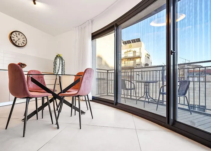 Deluxe 1 Bedrooms Apartment Terrace In City Center