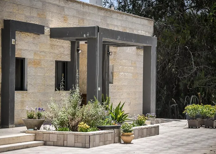 Aliyah - Country Garden Apartment
